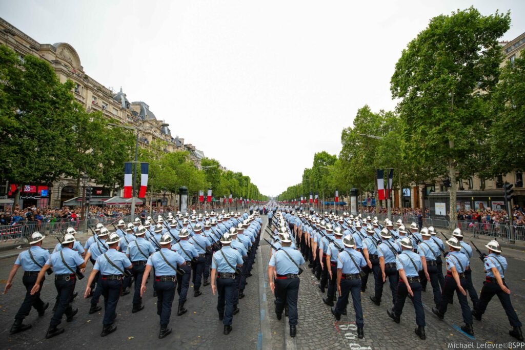 La brigade de sapeurs-pompiers de Paris, lors du traditionnel défilé militaire  du 14 juillet sur les Champs-Élysées. 