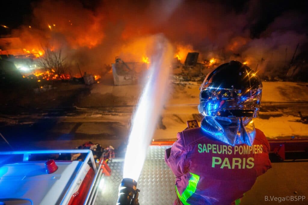 Feu d’installations précaires à Boissy-Saint-Léger (94) : 1000 m2 de baraquements détruits par les flammes