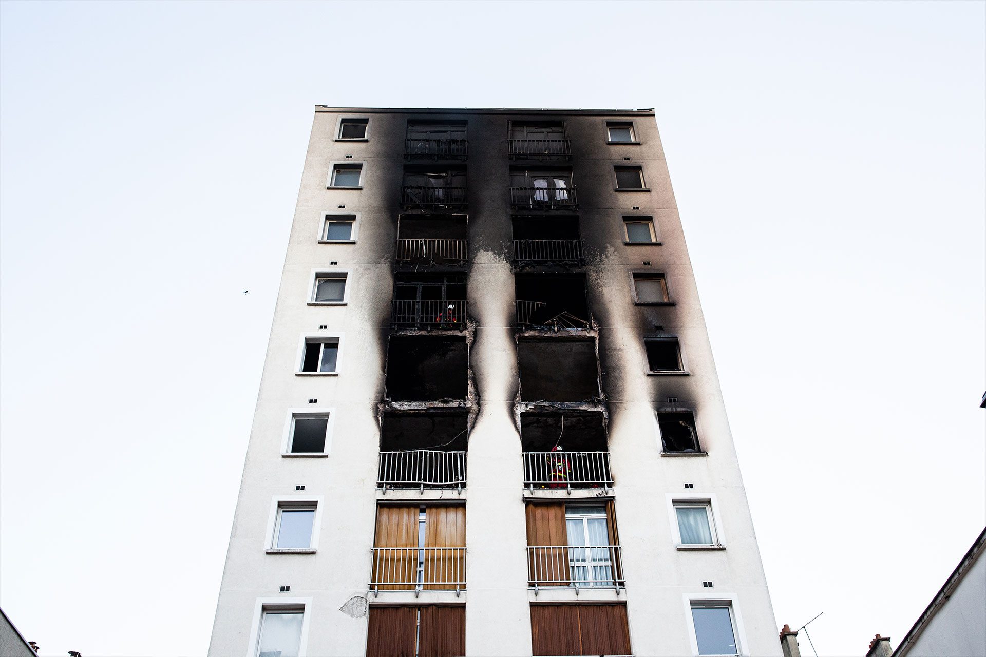 Pompiers de Paris en intervention sur feu d'immeuble à Paris