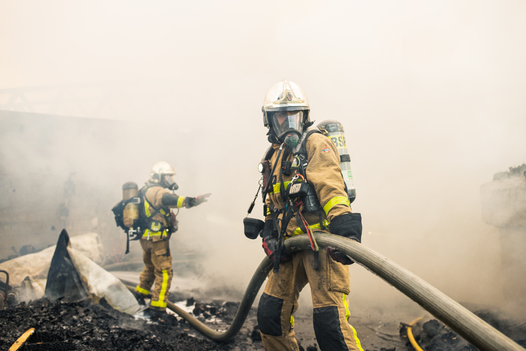 Pompiers de Paris sur feu de palettes à Bondy