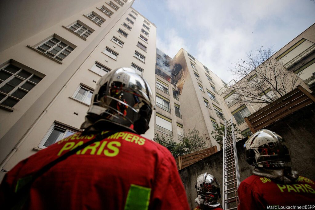 Feu d'appartement de 150m2 dans un immeuble, 3 lances, 5 mises en sécurité effectuées, 3 urgences relative dont un sapeur-pompier.